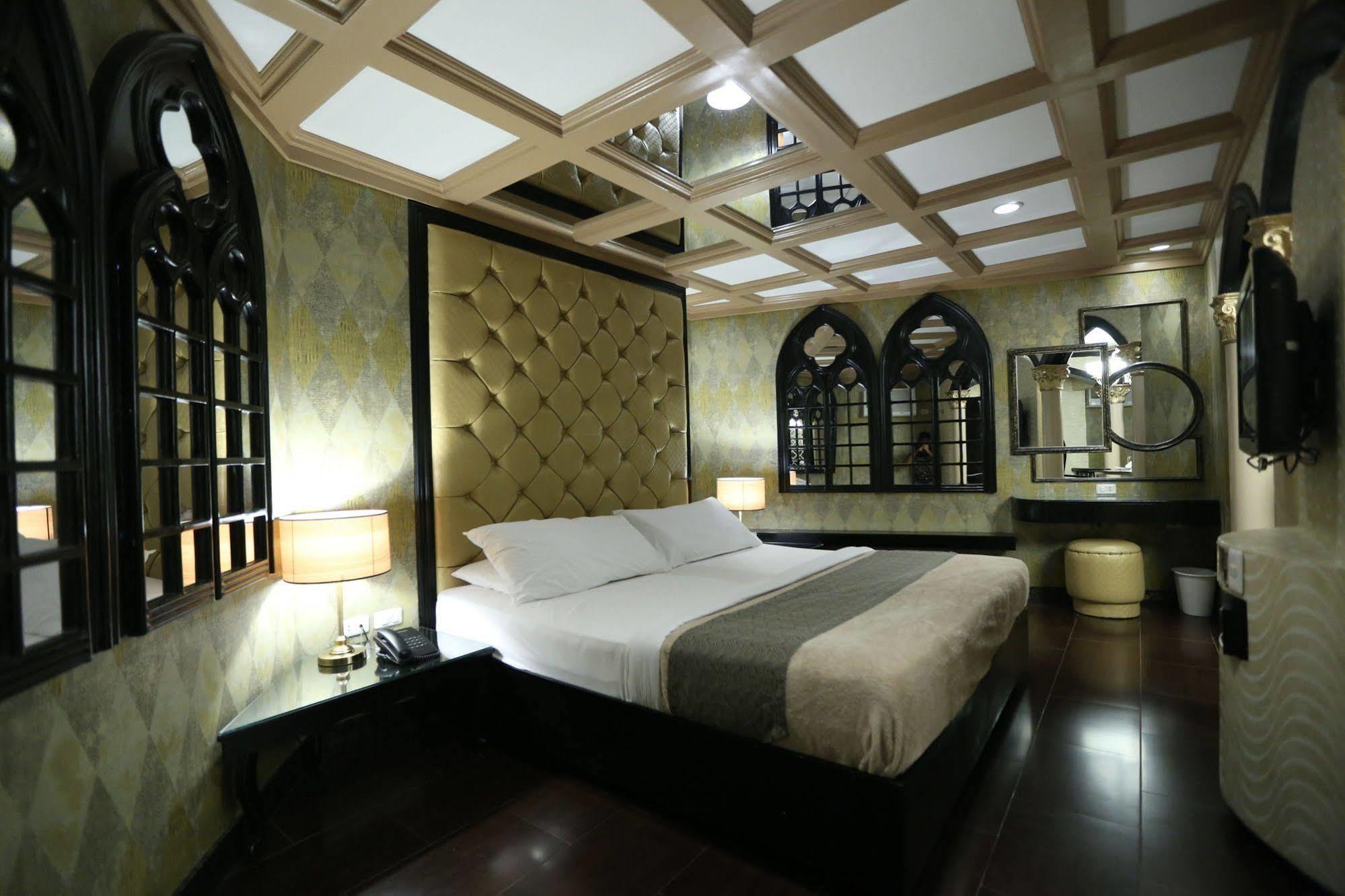วิกตอเรีย คอร์ต ฮิลล์เครสต์ ปาซิก มอเตอริสต์ ลอดจ์ Motel Pasig City ภายนอก รูปภาพ